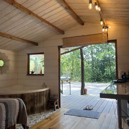 Cosy Tinny House Avec Beignoire In The Forest Et Toilette Seche 米尼赞海滩